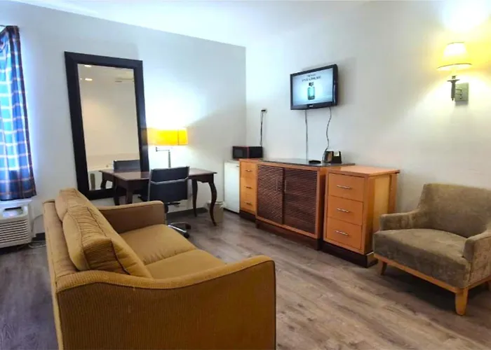 Kings By Oyo I-57 Hotel 2*